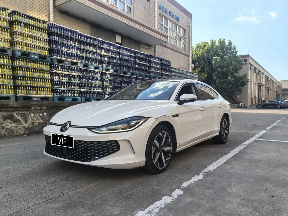 Volkswagen Lamando Lingdu 2022 Lingdu L 280TSI DSG Cool Edition 2023 — photo 1, buy with delivery to Moscow