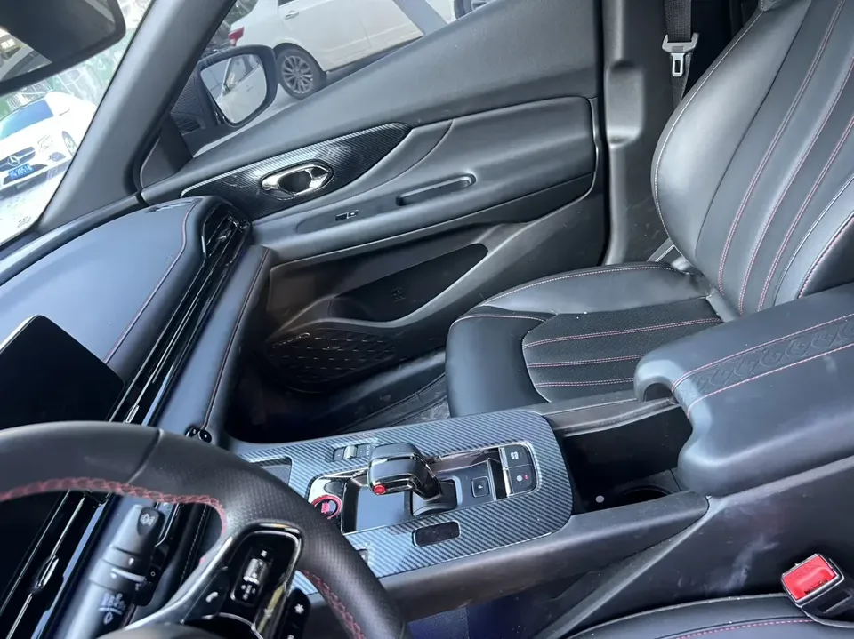 GAC Trumpchi Empow Shadow Leopard 2023 2.0L DHT Intelligent Hybrid 2024 — thumbnail 3