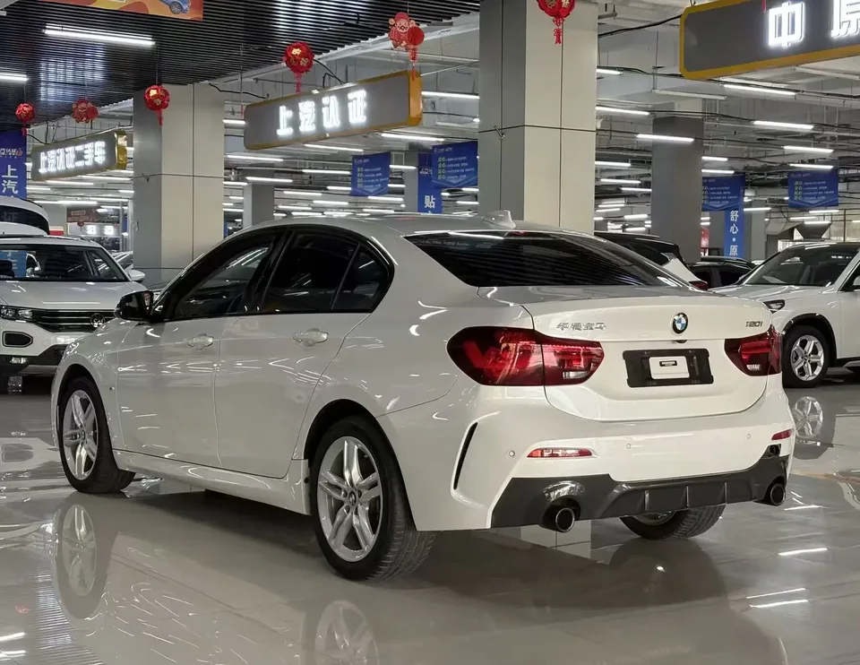 BMW 1 Series BMW 1 Series 2023 120i M Sport Night Edition 2023 — миниатюра 4
