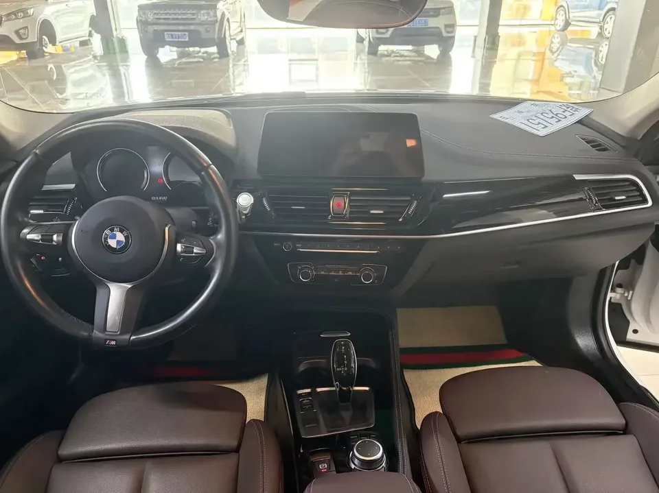 BMW 1 Series BMW 1 Series 2023 120i M Sport Night Edition 2023 — миниатюра 5