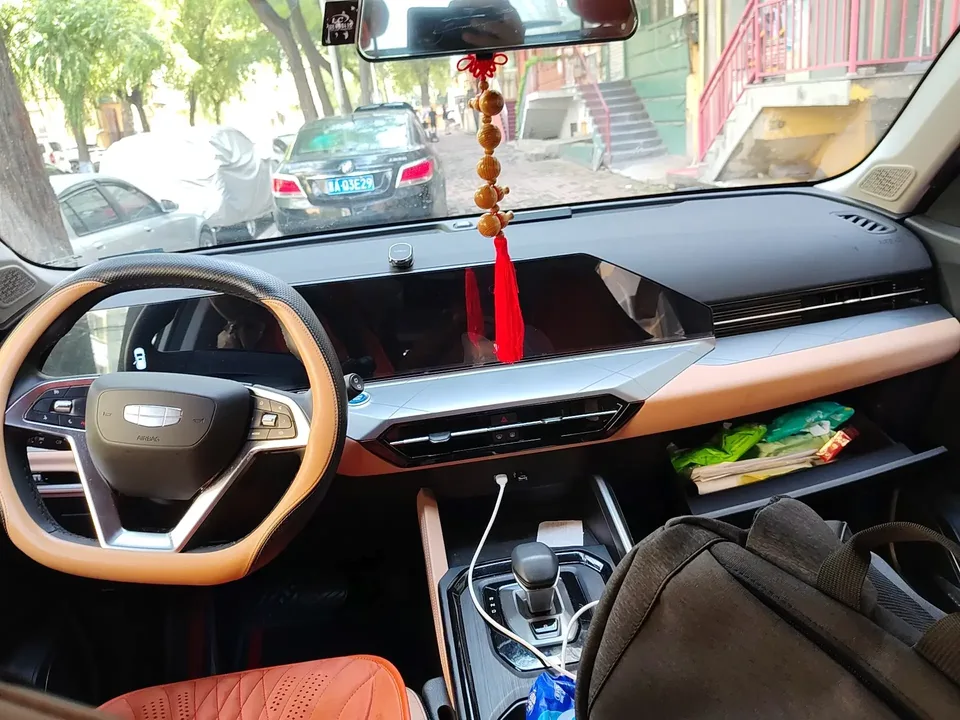 Geely Okavango Haoyue PRO 2024 1.5TD DCT vertical and horizontal + 2024 — thumbnail 2