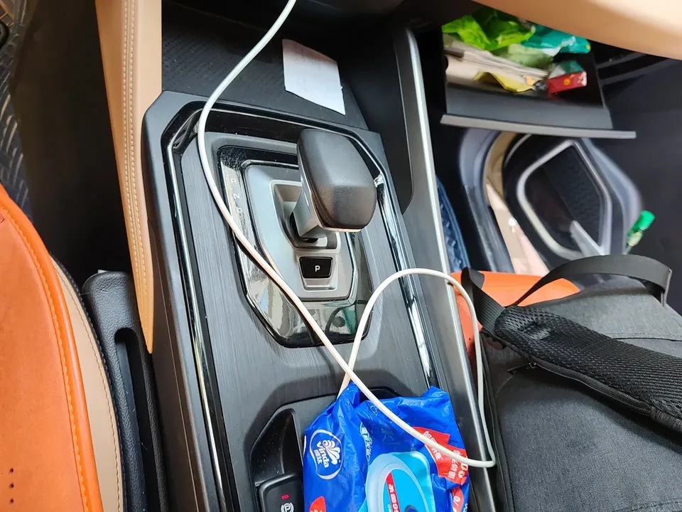 Geely Okavango Haoyue PRO 2024 1.5TD DCT vertical and horizontal + 2024 — thumbnail 3