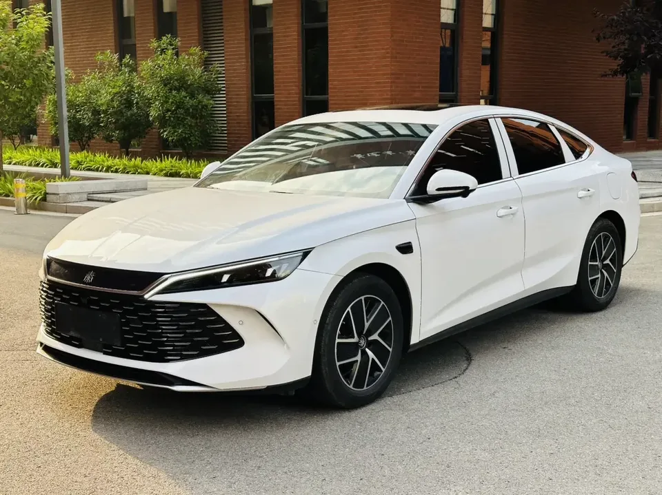 BYD Qin L DM Qin L DM 2025 Intelligent Driving Edition DM-i 120KM Leading Edition 2025 — photo 1, buy with delivery to Moscow
