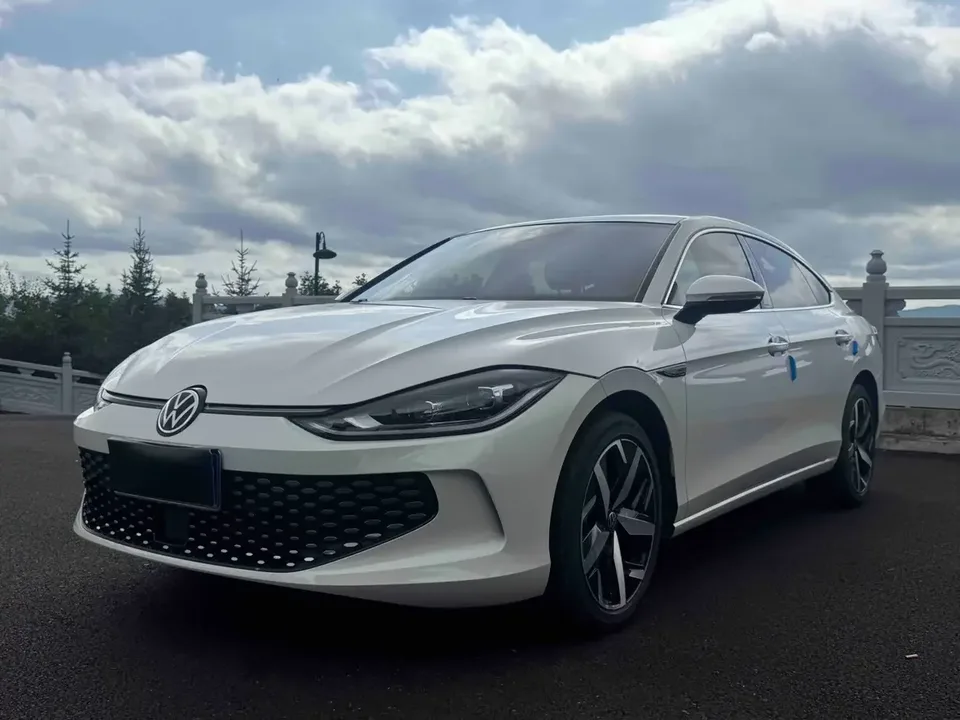 Volkswagen Lamando Lingdu 2022 Lingdu L 280TSI DSG Hot Edition 2022 — photo 1, buy with delivery to Moscow