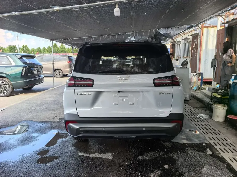 Wuling Starlight 560 PHEV Starlight 560 PHEV 2026 125km Luxury 2026 — thumbnail 4