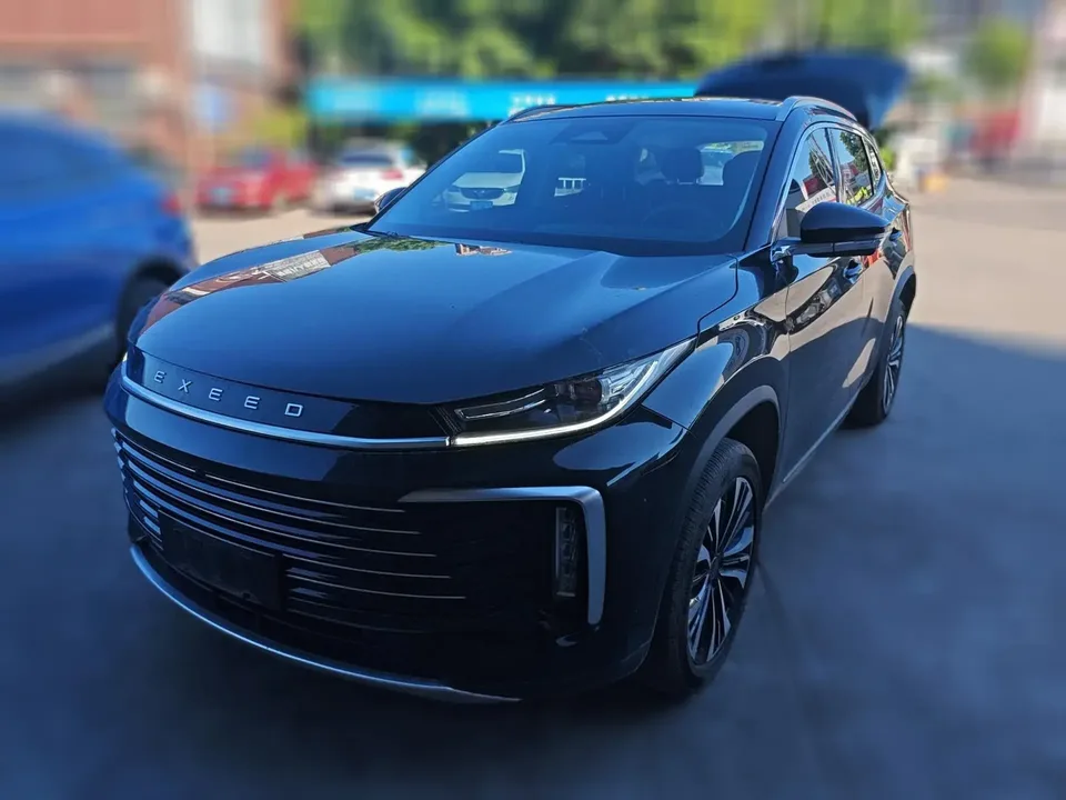 Exeed TXL Stars in the clouds 2024 Lingyun 300T 2WD Star Edition 2023 — photo 1, buy with delivery to Moscow