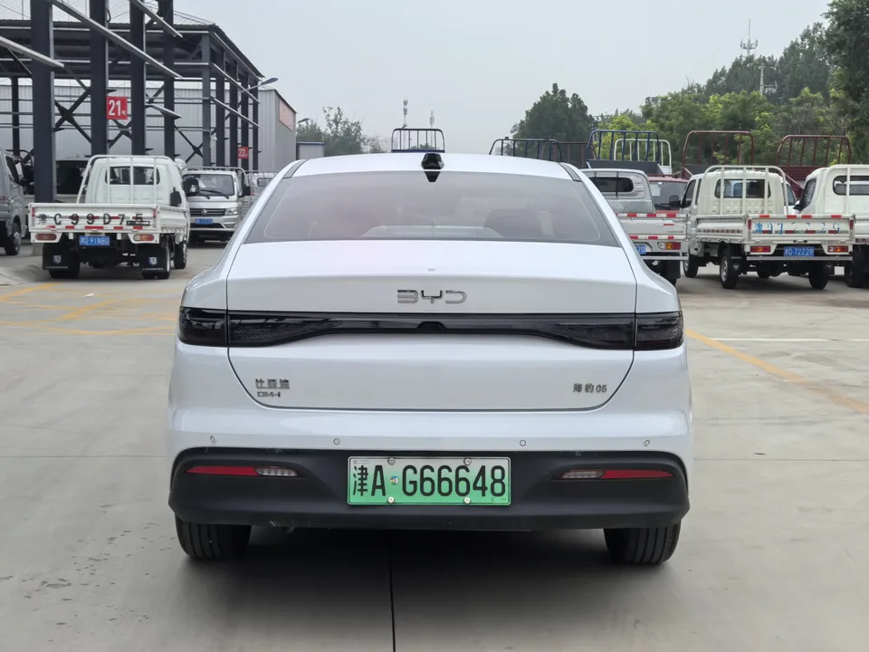 BYD Seal 05DM Seal 05DM 2025 DM-i 120KM flagship version 2025 — thumbnail 2