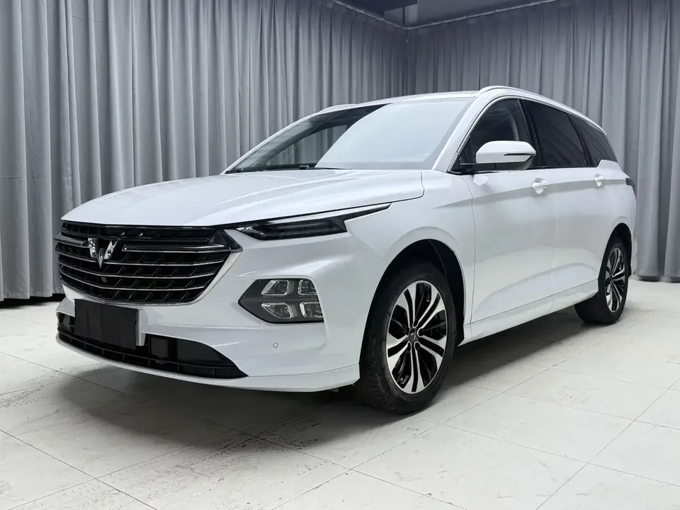 Wuling Capgemini Victory Capgemini Victory 2022 1.5T CVT flagship model 2023 — photo 1, buy with delivery to Moscow