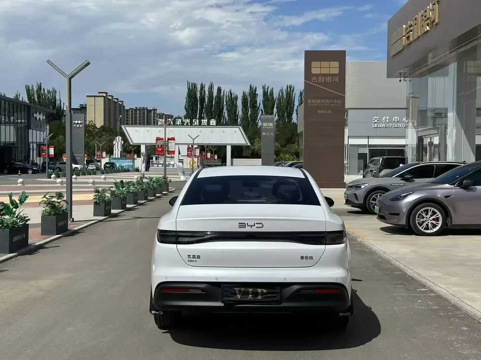 BYD Seal 05DM Seal 05DM 2026 DM-i 128KM Luxury 2025 — thumbnail 2