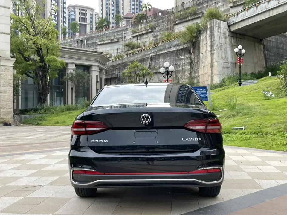 Volkswagen Lavida Lavida 2023 1.5L Automatic Starry Sky 5 Million Edition 2022 — thumbnail 2