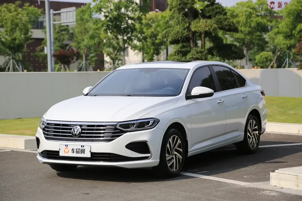 Volkswagen Lavida Lavida 2023 280TSI DSG Starry Sky Edition 2022 — photo 1, buy with delivery to Moscow