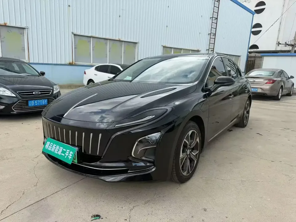 Hongqi E-QM5 Hongqi E-QM5 2022 Charging 431km LeXiang Edition 5-seater 2023 — photo 1, buy with delivery to Moscow