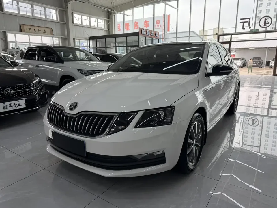 Skoda Octavia Octavia 2022 1.5L Automatic Comfort Edition 2022 — photo 1, buy with delivery to Moscow