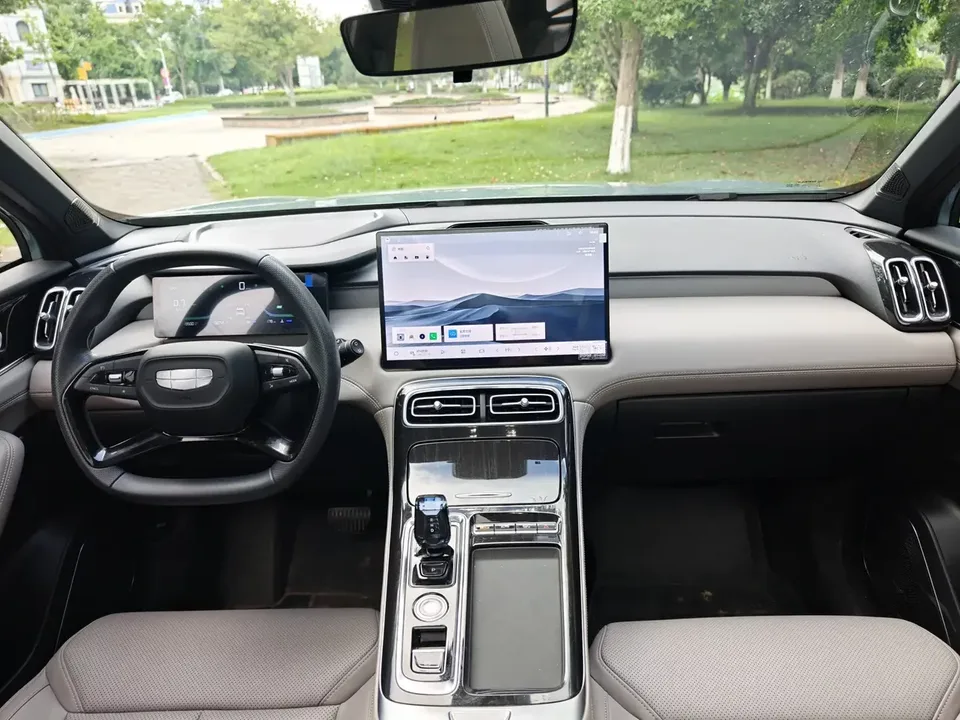Geely Atlas L Boyue L 2025 Fourth generation 1.5TD DCT Sanhe 2025 — thumbnail 3