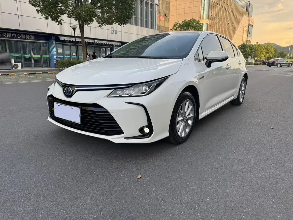 Toyota Corolla Corolla 2021 Dual Engine 1.8L E-CVT Ultimate Edition 2022 — photo 1, buy with delivery to Moscow