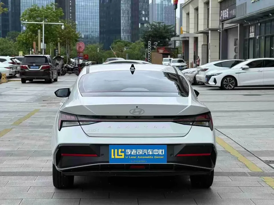 Hyundai Elantra Elantra 2023 1.5L CVT LUX Premium Edition 2025 — thumbnail 4