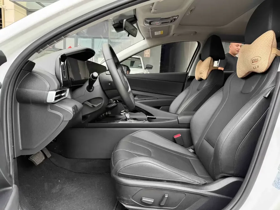 Hyundai Elantra Elantra 2023 1.5L CVT LUX Premium Edition 2025 — thumbnail 5