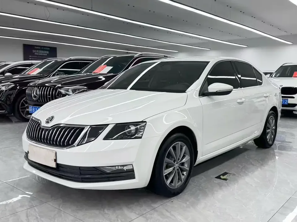 Skoda Octavia Octavia 2022 1.5L Automatic Comfort Edition 2022 — photo 1, buy with delivery to Moscow
