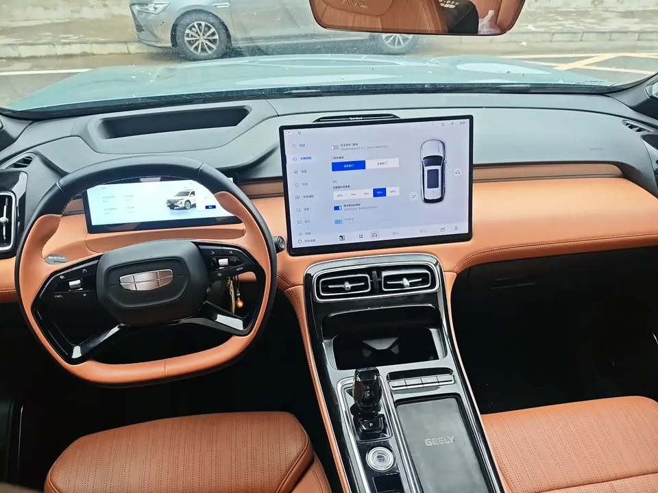 Geely Atlas L Boyue L 2025 The fourth generation 1.5TD DCT Jinxiu 2025 — thumbnail 2