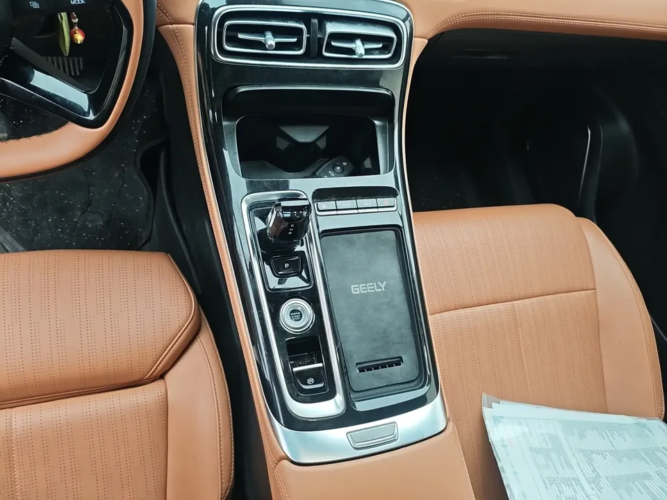 Geely Atlas L Boyue L 2025 The fourth generation 1.5TD DCT Jinxiu 2025 — thumbnail 3