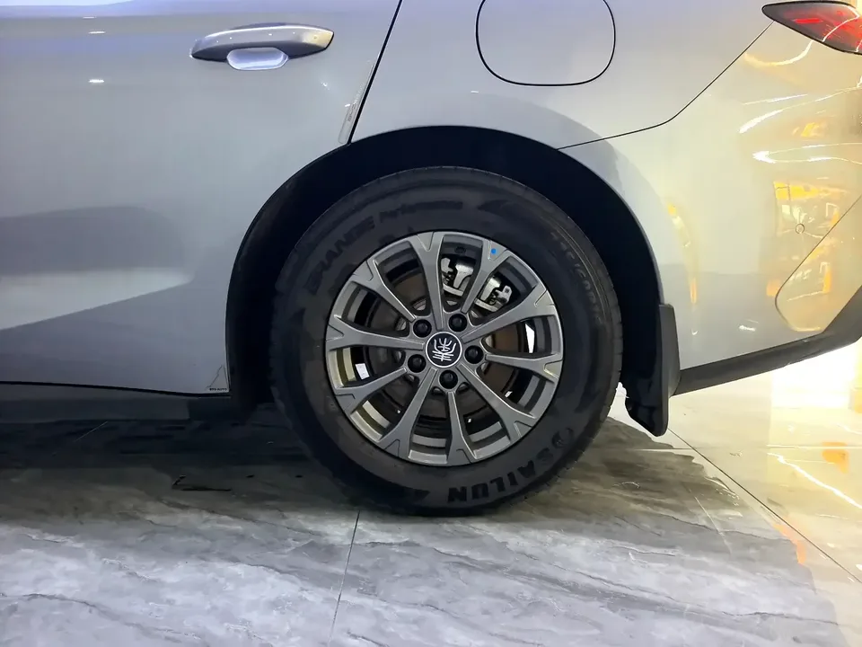 BYD Qin L DM Qin L DM 2025 Intelligent Driving Edition DM-i 80KM Leading Edition 2025 — thumbnail 3