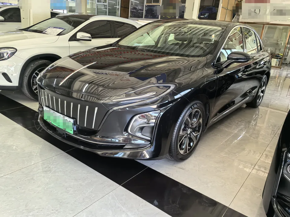 Hongqi E-QM5 Hongqi E-QM5 2024 500km travel version 100kW 2024 — photo 1, buy with delivery to Moscow