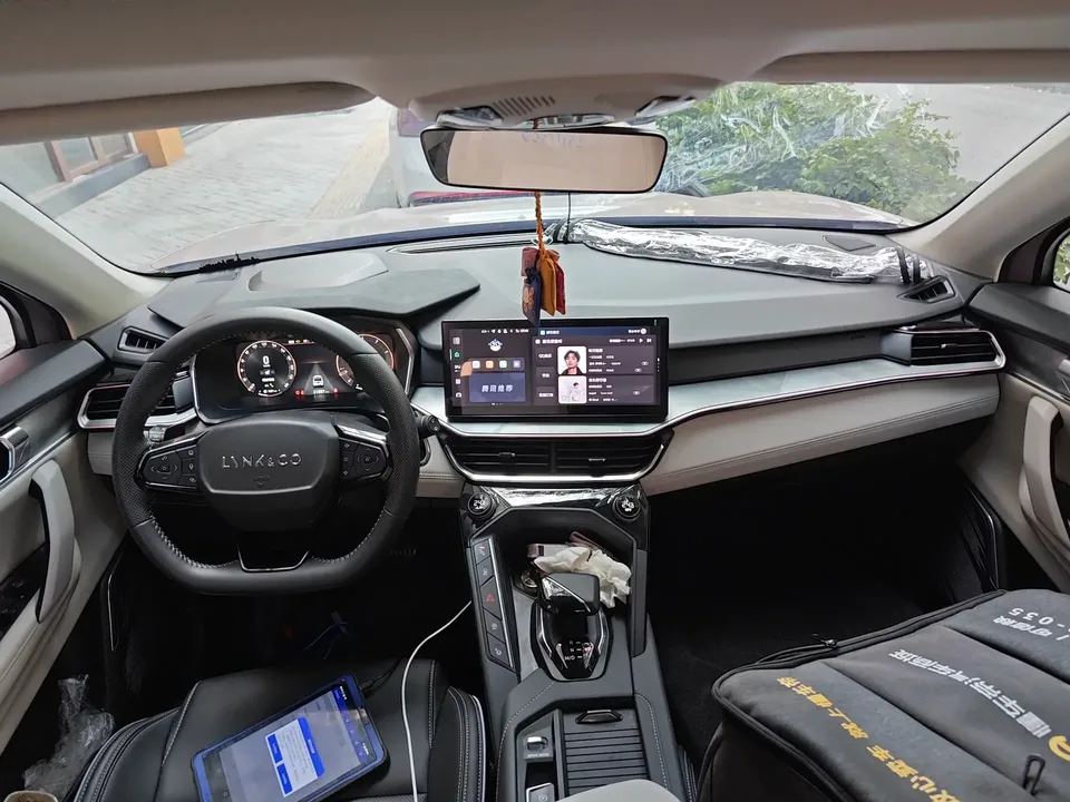 Lynk & Co 06 Lynk & Co 06 2023 Remix 1.5T Shero 2023 — thumbnail 2