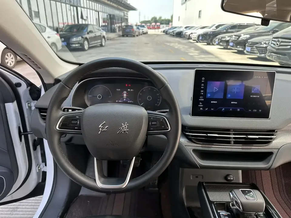 Hongqi E-QM5 Hongqi E-QM5 2024 450km travel version 100kW 2024 — thumbnail 4