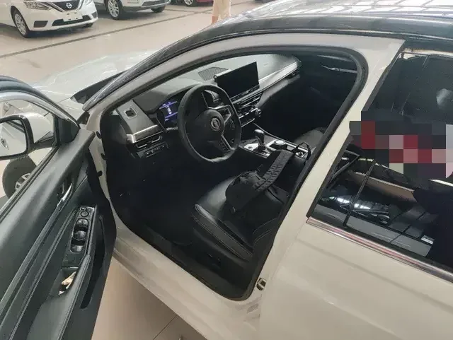 Nissan Altima Sound of nature 2024 2.0L SV Black Gold Edition 2024 — thumbnail 2