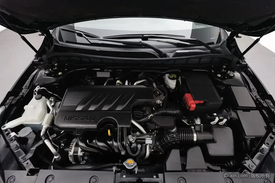 Nissan Altima Sound of nature 2024 2.0L SV Black Gold Edition 2024 — thumbnail 2