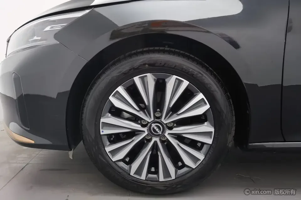 Nissan Altima Sound of nature 2024 2.0L SV Black Gold Edition 2024 — thumbnail 3