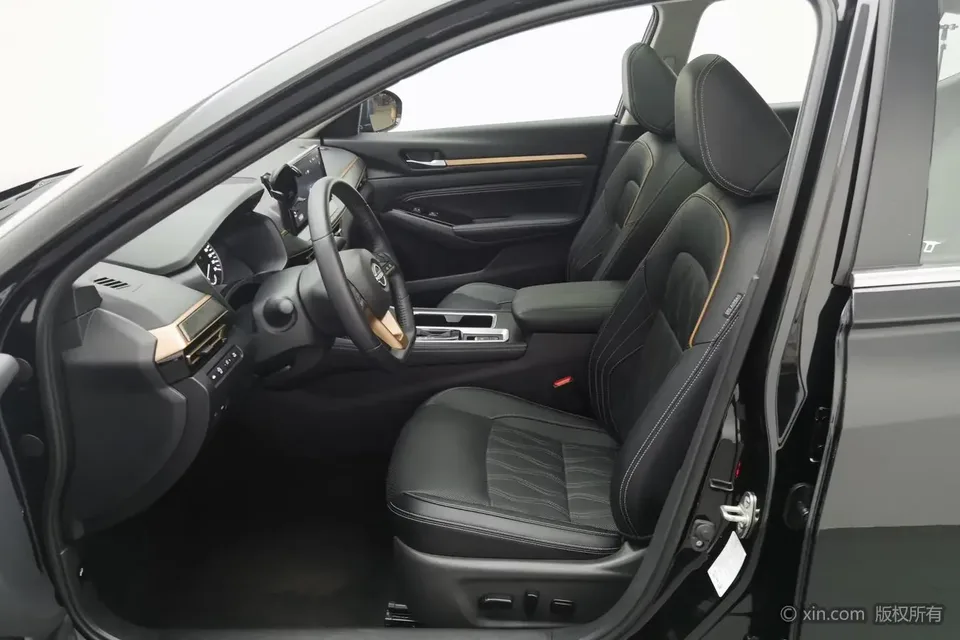 Nissan Altima Sound of nature 2024 2.0L SV Black Gold Edition 2024 — thumbnail 5