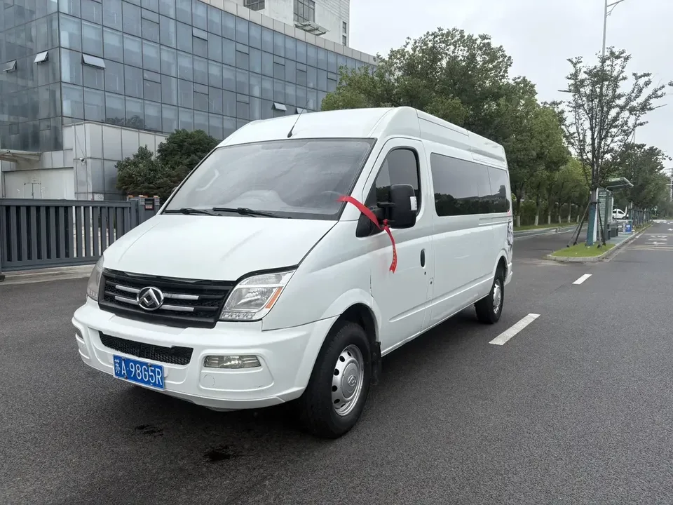 Datong Xintu V80 Xintu V80 2021 2.0T 6-speed manual Aoyuntong long axis mid-top 7/8/9 seats 2022 — photo 1, buy with delivery to Moscow