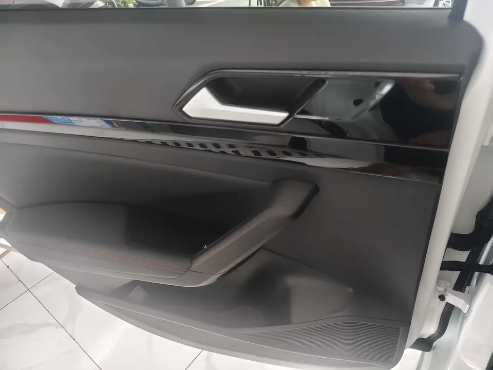 Volkswagen Lavida Lavida 2024 300TSI DSG Starry Sky Leading Edition 2025 — thumbnail 3