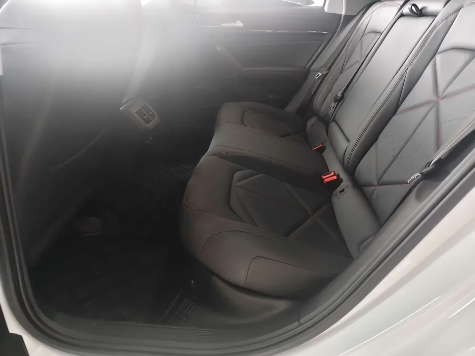 Volkswagen Lavida Lavida 2024 300TSI DSG Starry Sky Leading Edition 2025 — thumbnail 4