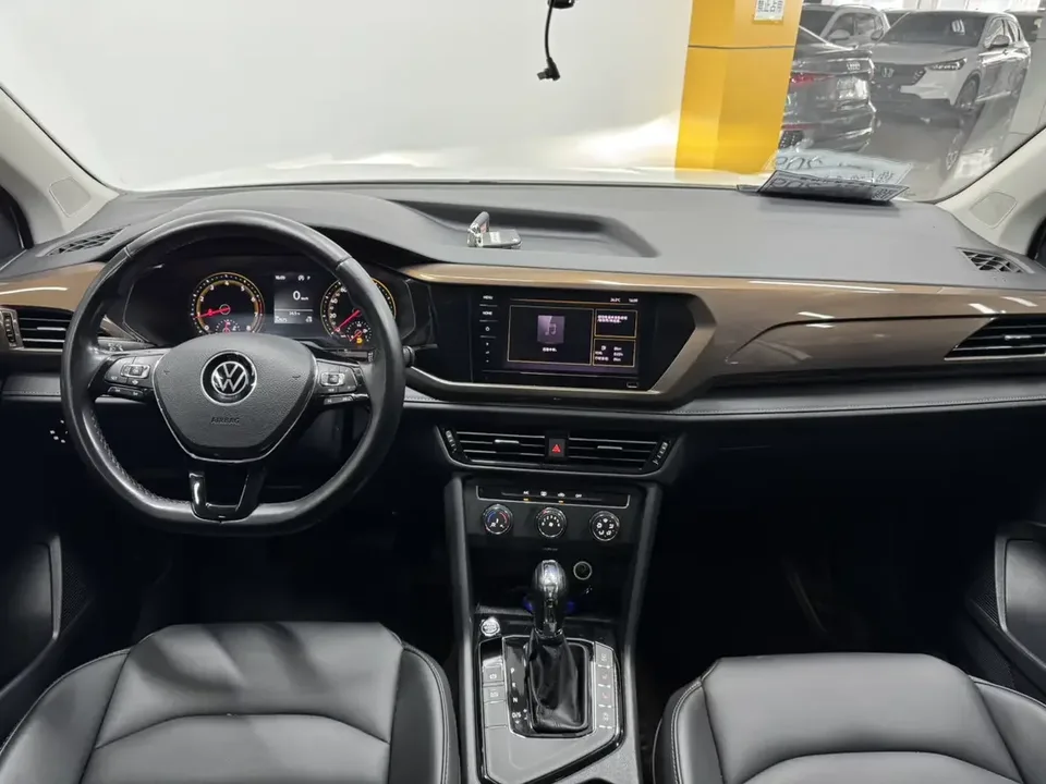 Volkswagen Tharu tuyue 2022 280TSI 2WD Deluxe Edition 2022 — thumbnail 5