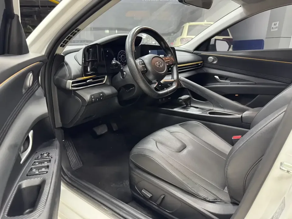Hyundai Elantra Elantra 2022 1.5L CVT LUX Premium Edition 2022 — thumbnail 3