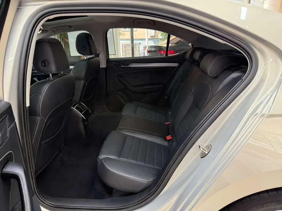 Skoda Superb Speedy 2022 TSI280 DSG Premium Edition 2023 — thumbnail 5
