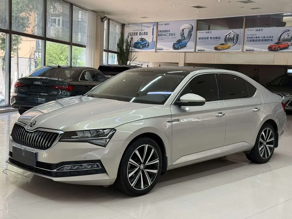 Skoda Superb Speedy 2022 TSI280 DSG Premium Edition 2023 — photo 1, buy with delivery to Moscow
