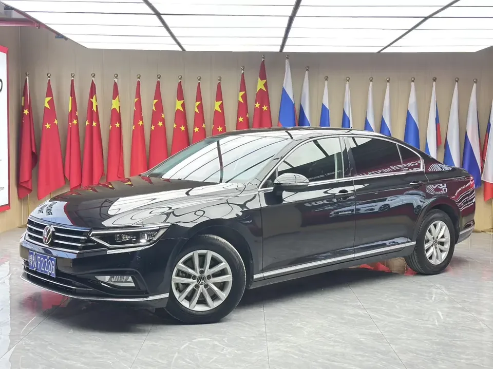 Volkswagen Magotan Magotan 2020 280TSI DSG Comfort 2022 — photo 1, buy with delivery to Moscow