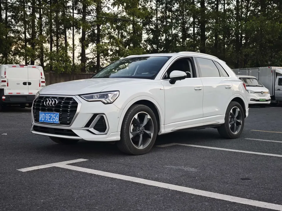 Audi Q3 Audi Q3 2022 35 TFSI Stylish Dynamic 2023 — photo 1, buy with delivery to Moscow