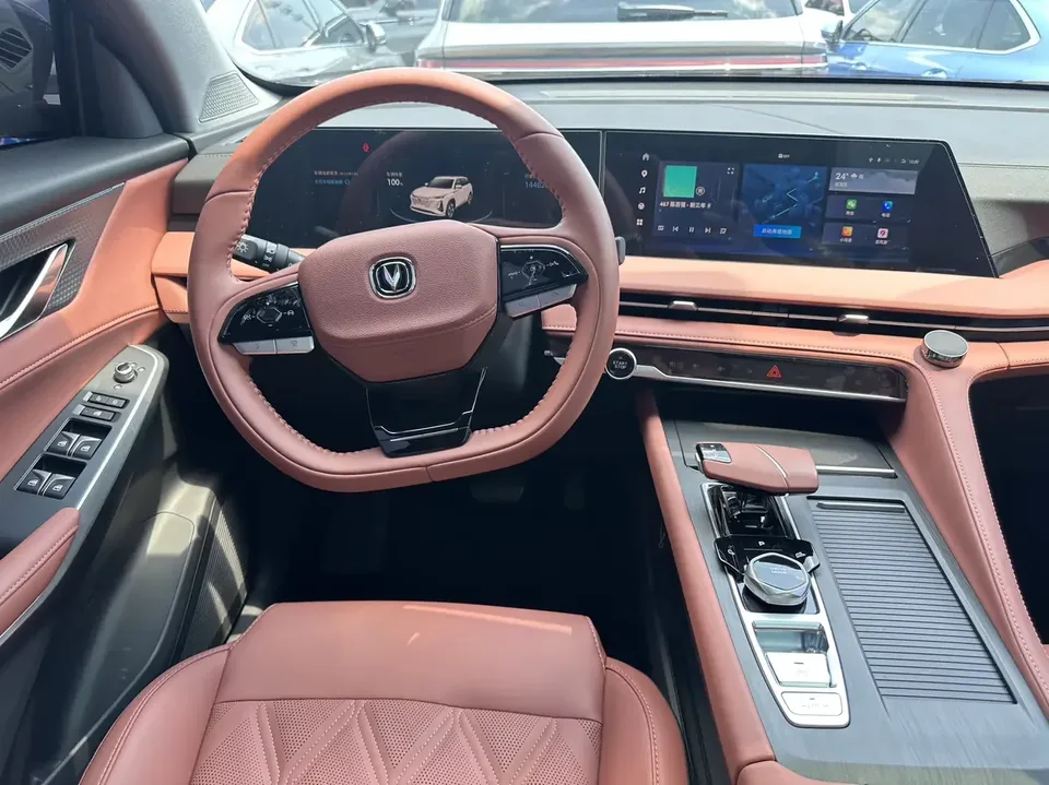 Changan CS75PLUS Changan CS75 PLUS 2024 The third generation champion version 1.5T automatic intelligent driving strong navigation 2024 — thumbnail 4