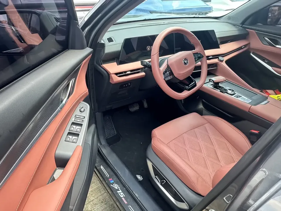 Changan CS75PLUS Changan CS75 PLUS 2024 The third generation champion version 1.5T automatic intelligent driving strong navigation 2024 — thumbnail 5