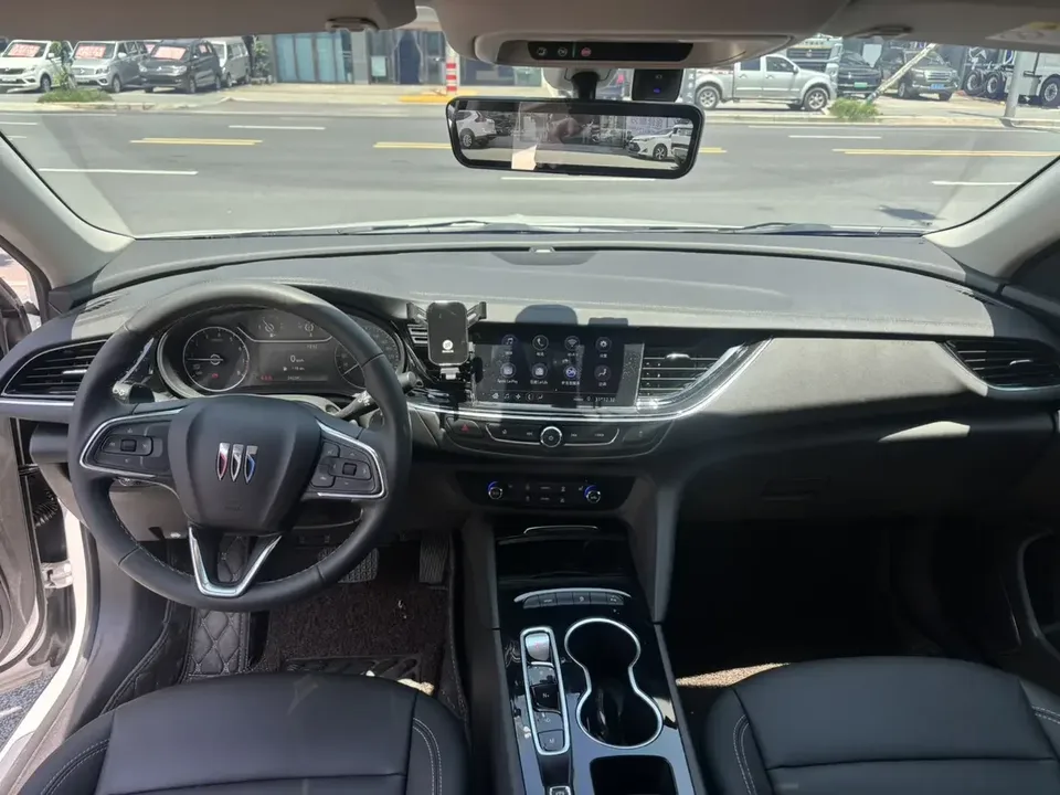 Buick Majesty Majesty 2023 552T Smart 2024 — thumbnail 3