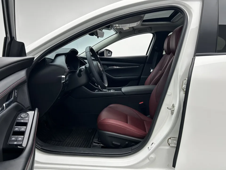 Mazda Axela Mazda3 Angkesela 2023 2.0L Automatic Premium Edition 2025 — thumbnail 5