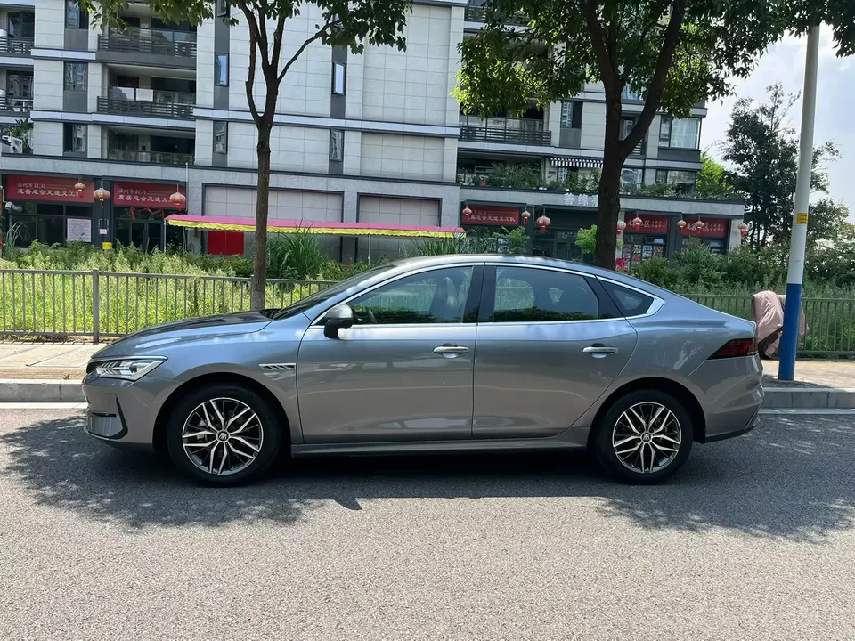 BYD Qin PLUS EV Qin PLUS EV 2021 400KM Luxury 2023 — thumbnail 4