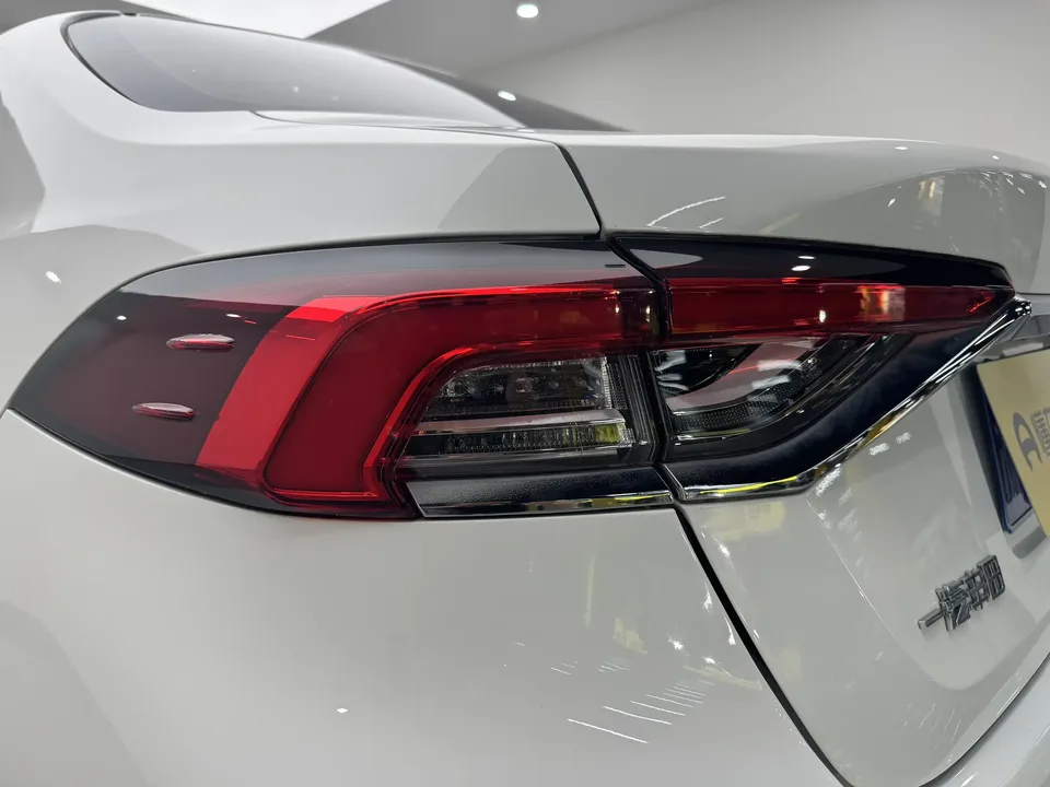 Toyota Corolla Corolla 2023 Intelligent Electric Hybrid Dual Engine 1.8L E-CVT Elite Edition 2024 — миниатюра 4