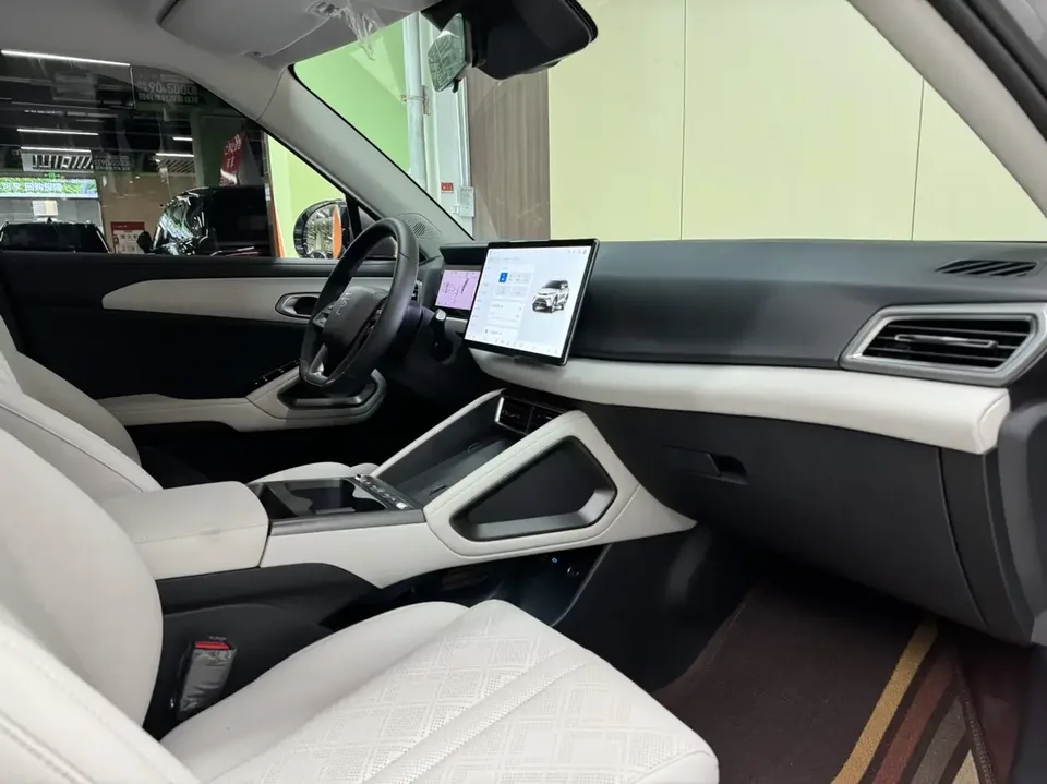 BYD Yuan Up Yuan UP 2025 Smart Driving Edition 401KM Vitality Edition 2026 — thumbnail 4