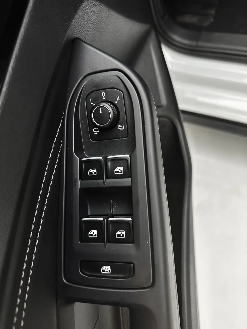 Volkswagen Golf golf 2023 280TSI DSG R-Line facelift 2023 — thumbnail 3