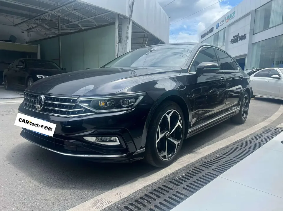 Volkswagen Magotan Magotan 2023 2 millionth anniversary edition 280TSI DSG leading model 2024 — photo 1, buy with delivery to Moscow